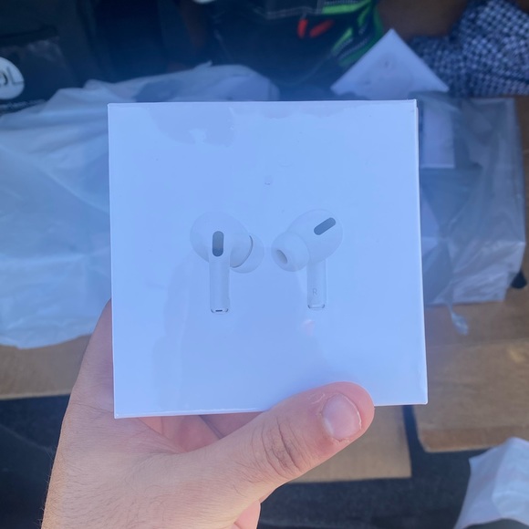Aurpods pro new - Picture 1 of 4